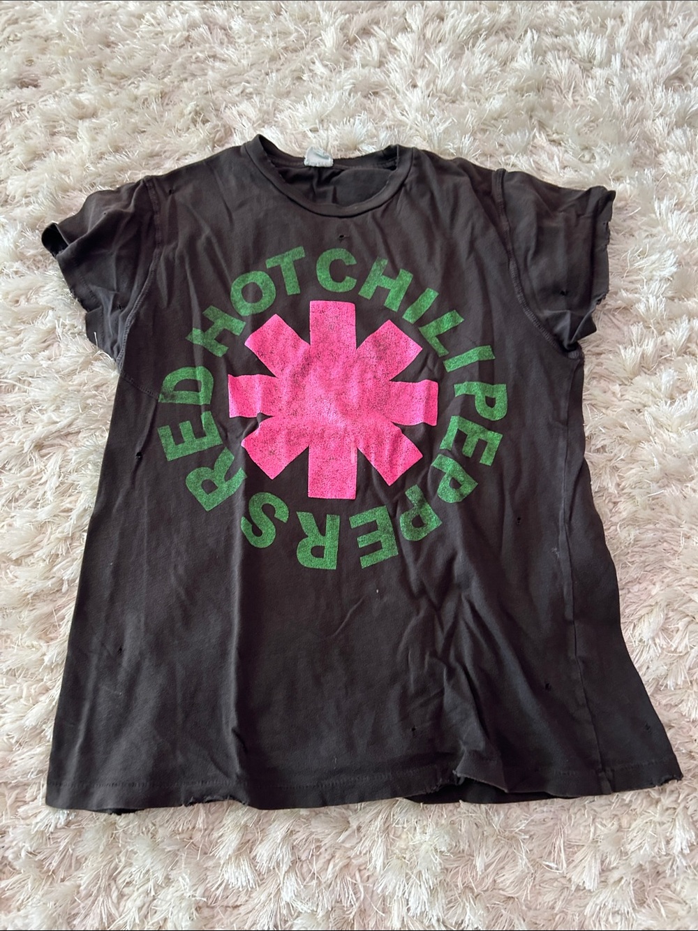 Vintage Red Hot Chili Peppers tee.